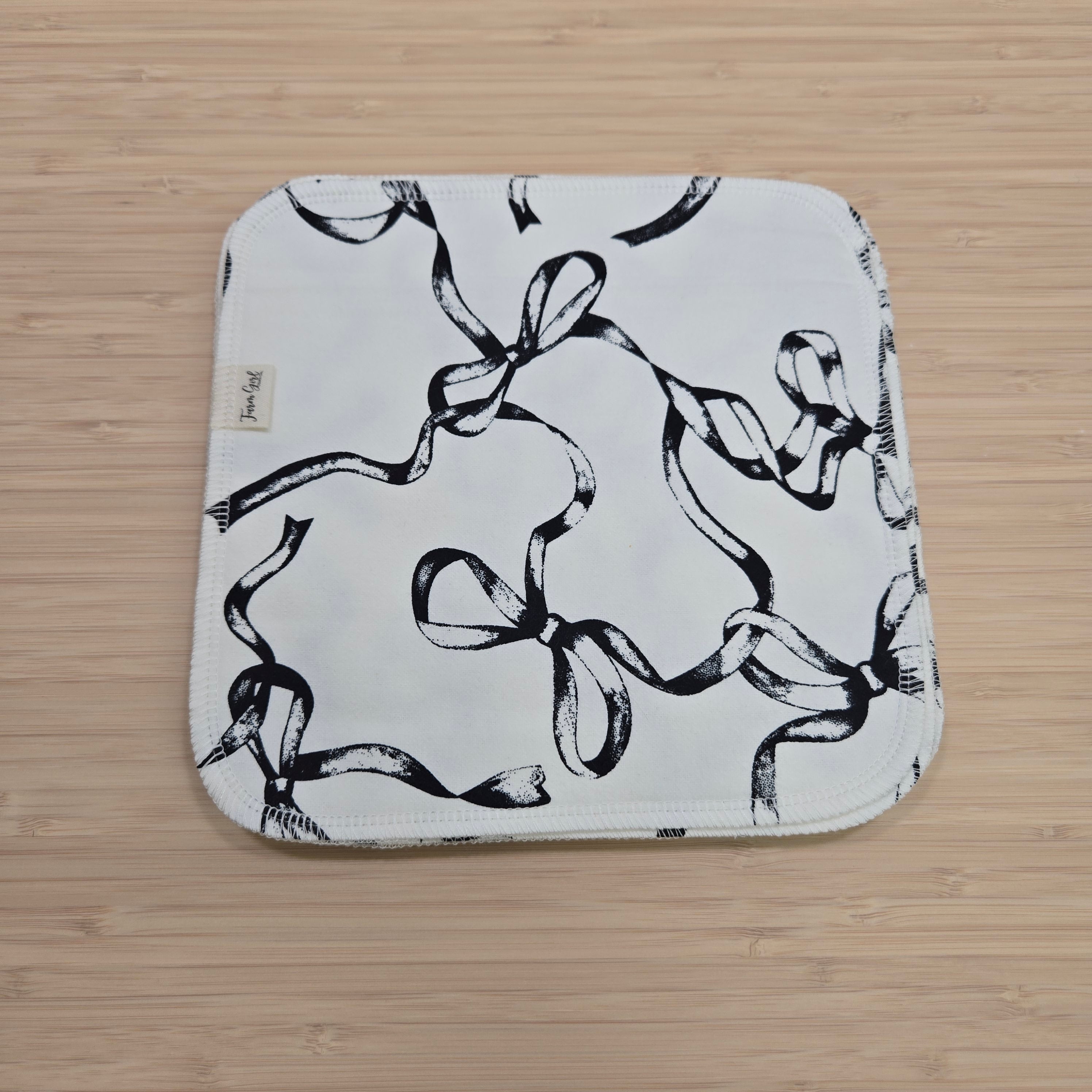 Cloth Napkins | Black and White Bows